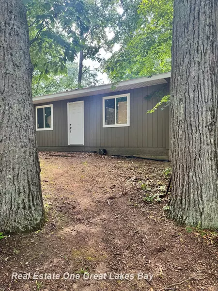 4878 N Flint RD, Sanford, MI 48657