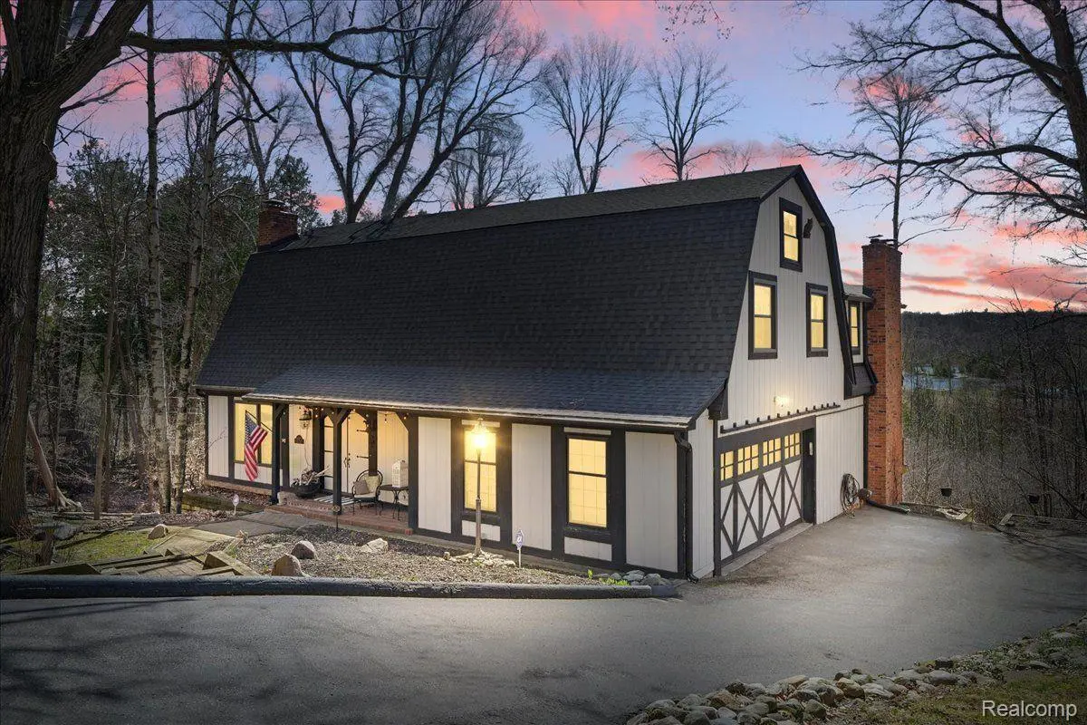 Clarkston, MI 48346,6885 DEERHILL DR