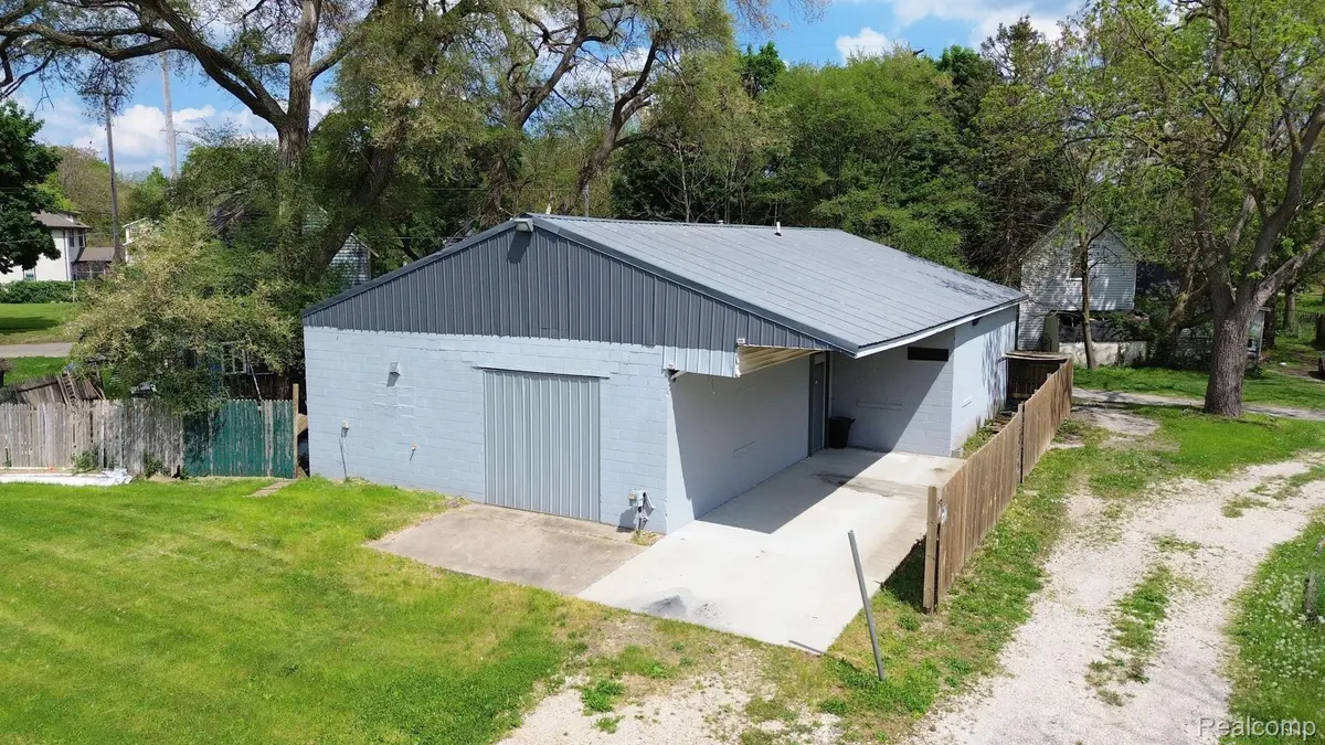 713 FENTON RD, Flint, MI 48503