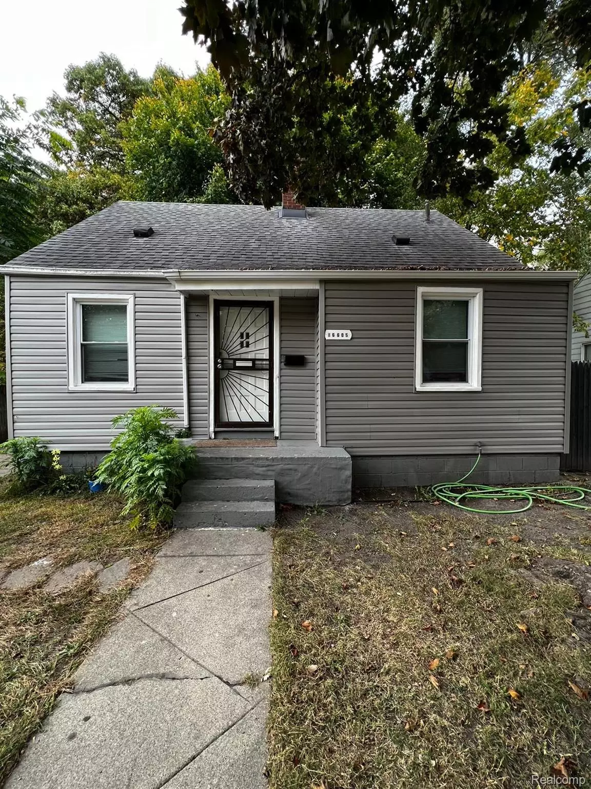 Detroit, MI 48219,16605 Lamphere ST