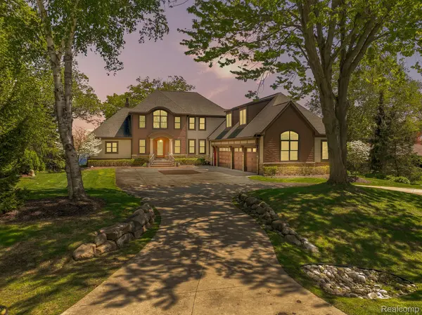 Brighton, MI 48114,1174 LONG LAKE DR