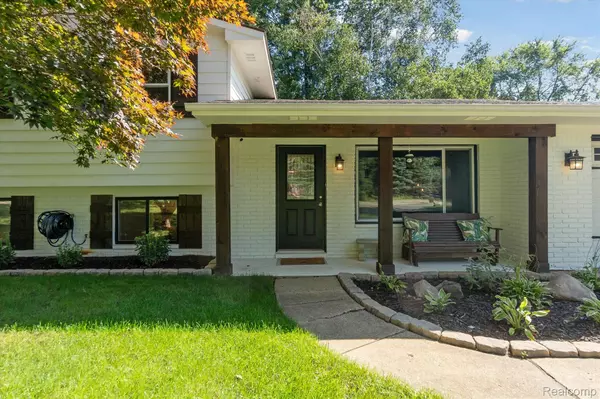 Clarkston, MI 48346,7184 HOLCOMB RD