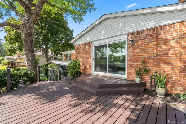 Troy, MI 48085,1664 3 LAKES DR