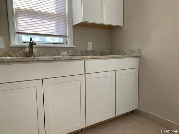 Pontiac, MI 48340,28 E CHICAGO AVE