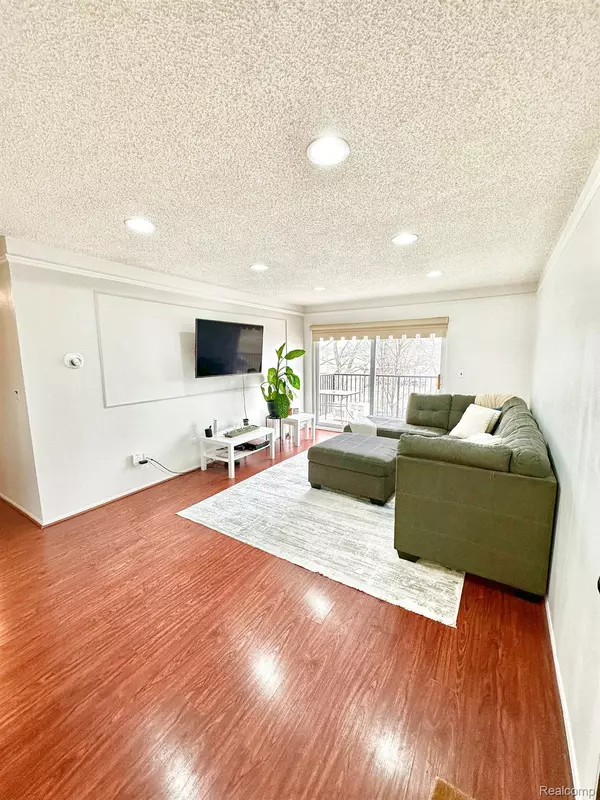 Sterling Heights, MI 48312,12018 15 MILE RD #25