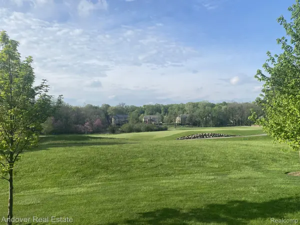 Northville, MI 48168,44628 BROADMOOR CIR N