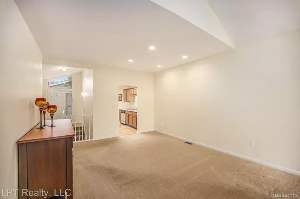 Macomb, MI 48044,18148 PORT SALEM DR