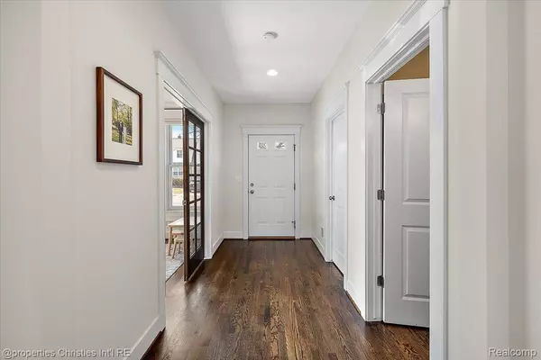 Royal Oak, MI 48067,1015 MCLEAN AVE