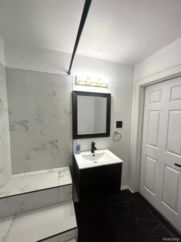 Detroit, MI 48213,12091 KILBOURNE ST