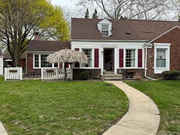 17 CARLTON LN, Dearborn, MI 48120