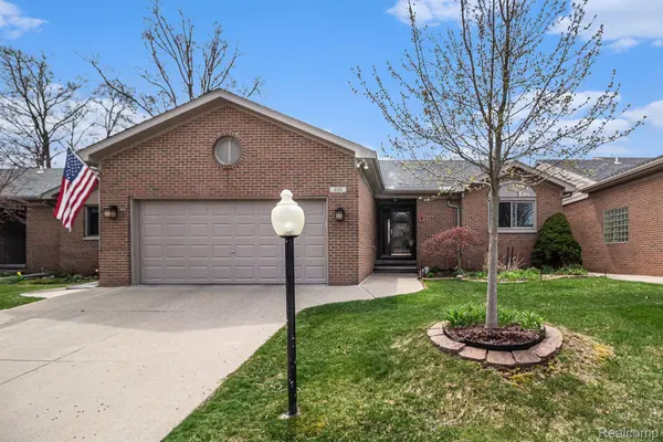 404 WALNUT DR #34, South Lyon, MI 48178