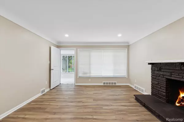 Redford, MI 48239,25611 DOVER