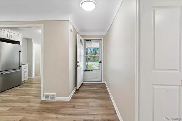 Redford, MI 48239,25611 DOVER