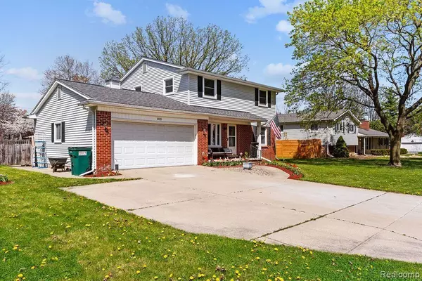 Owosso, MI 48867,1015 MEADOW DR