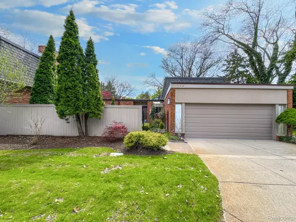 Bloomfield Hills, MI 48304,1049 STRATFORD LN