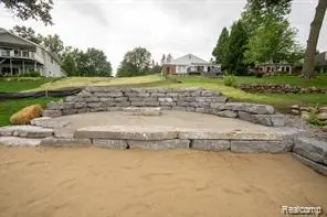 10418 KING RD, Springfield Twp, MI 48350