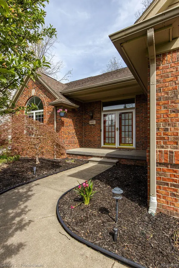 Waterford, MI 48329,4482 RED OAK BLVD