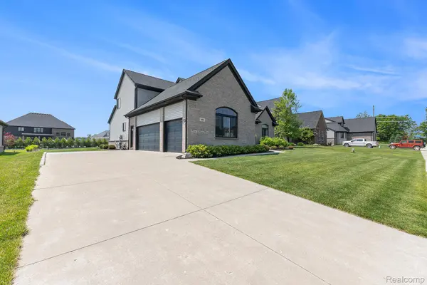 Oxford, MI 48371,881 W Bay Shore DR