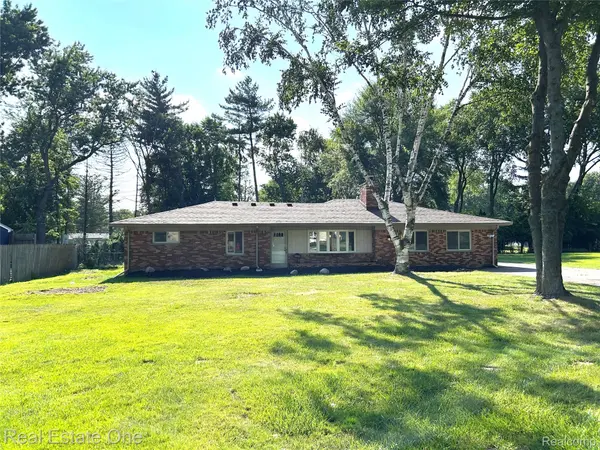 West Bloomfield, MI 48033,23325 Beech RD