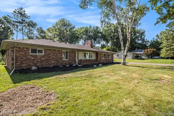 West Bloomfield, MI 48033,23325 Beech RD