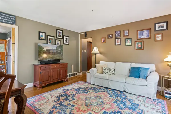 Livonia, MI 48150,31021 Hathaway ST