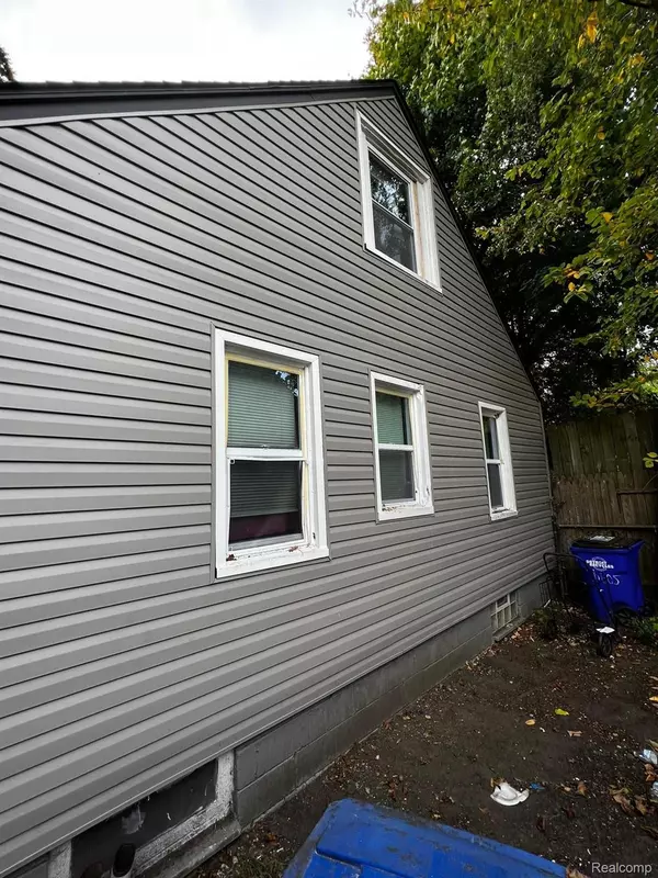 Detroit, MI 48219,16605 Lamphere ST