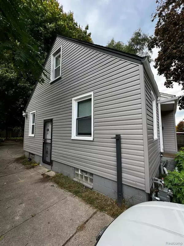 Detroit, MI 48219,16605 Lamphere ST