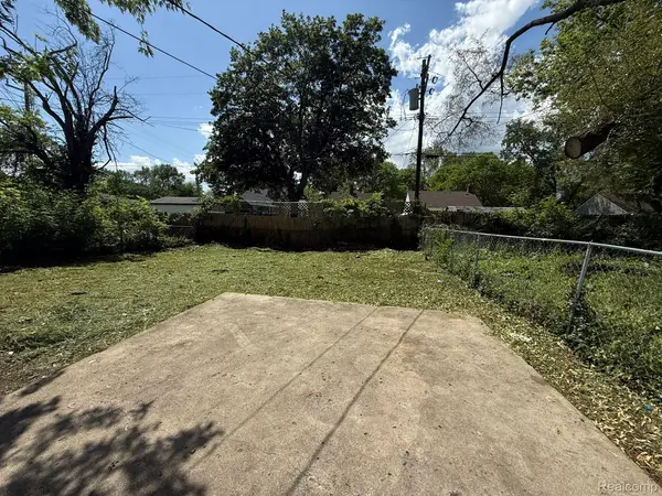 Detroit, MI 48219,19411 Chapel ST