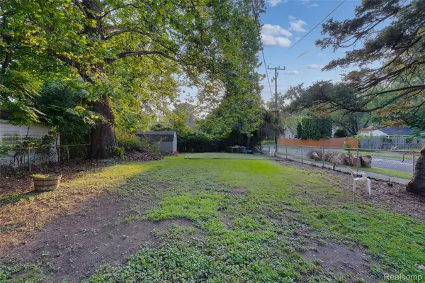 Detroit, MI 48219,17465 Fenton ST