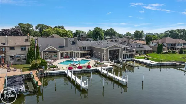 Harrison Twp, MI 48045,38371 Huron Pointe DR