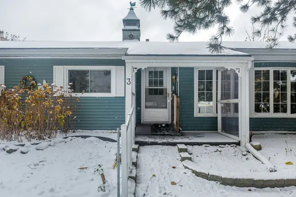 Innisfil, ON L9S 1N9,3 Maple CT