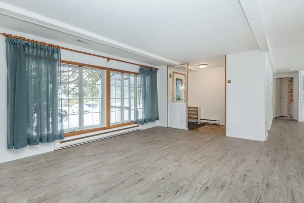 Innisfil, ON L9S 1N9,3 Maple CT