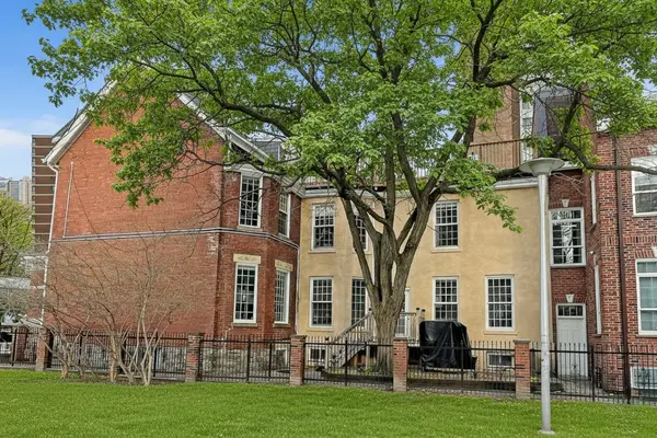 Toronto C08, ON M4Y 1M7,17 Isabella ST #1