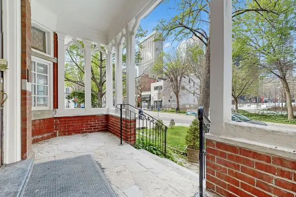 Toronto C08, ON M4Y 1M7,17 Isabella ST #1