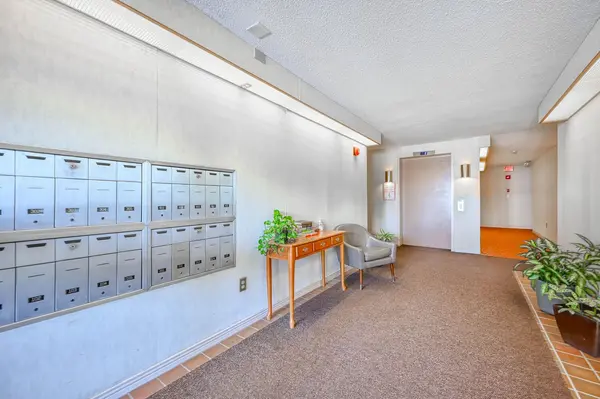 Carlingwood - Westboro And Area, ON K2A 2X5,800 Mckellar AVE #403