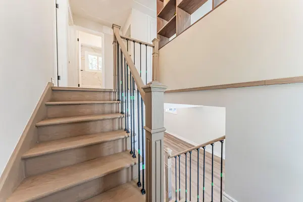 Kitchener, ON N2H 4W1,323 Clifton RD