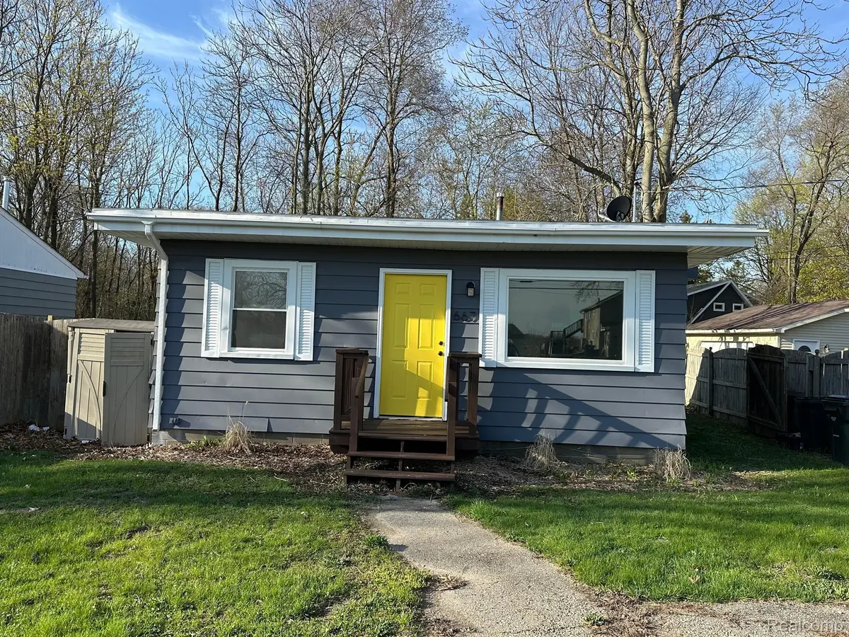 Lake Orion, MI 48362,667 HEIGHTS RD