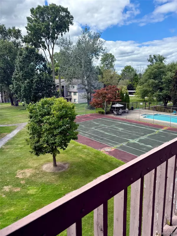 Farmington Hills, MI 48334,29850 W 12 Mile RD #512