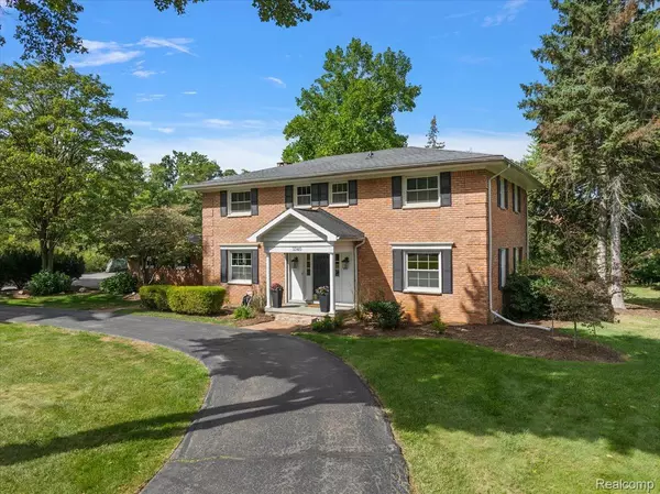 Bloomfield Hills, MI 48304,3340 Kernway DR