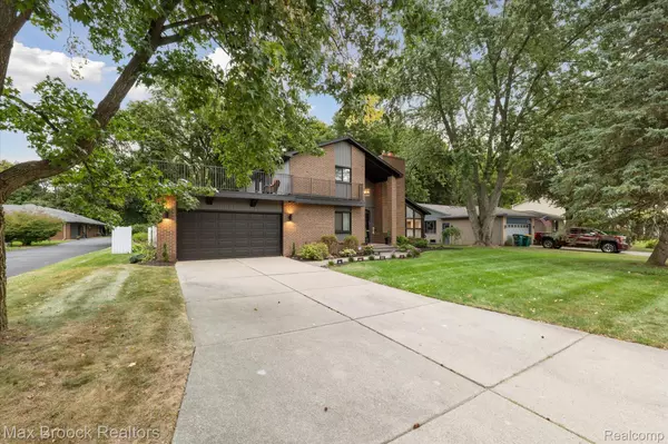 Farmington, MI 48335,35520 Tall Pine RD