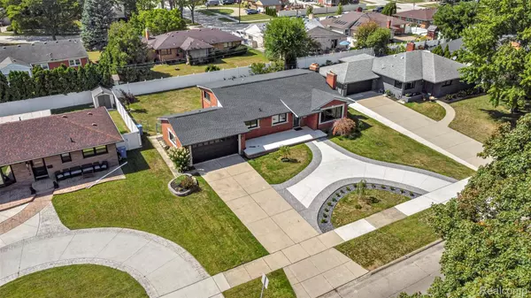 Dearborn Heights, MI 48125,854 S Gulley RD