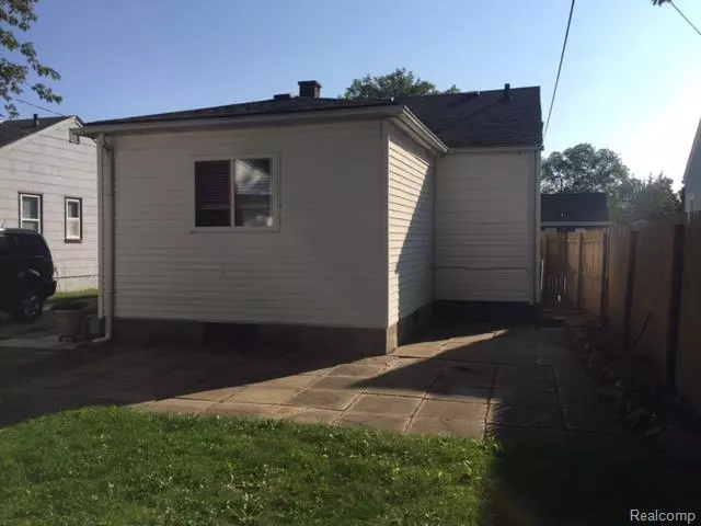 21801 Shakespeare AVE, Eastpointe, MI 48021