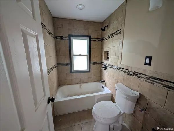 Detroit, MI 48205,15919 E State Fair ST