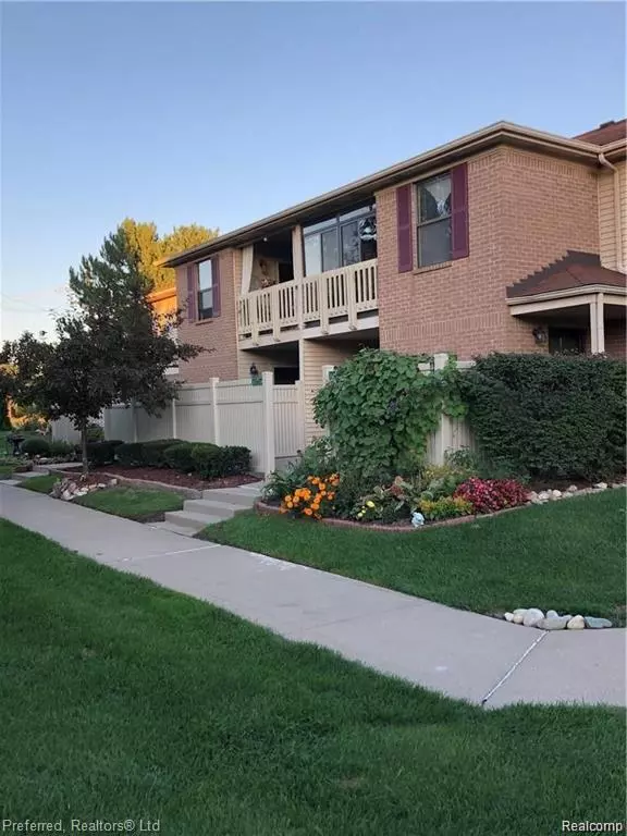 South Lyon, MI 48178,61116 Greenwood DR #5