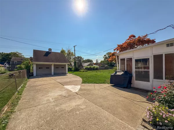 Eastpointe, MI 48021,15520 Deerfield AVE