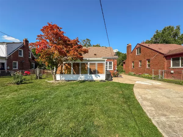 Eastpointe, MI 48021,15520 Deerfield AVE