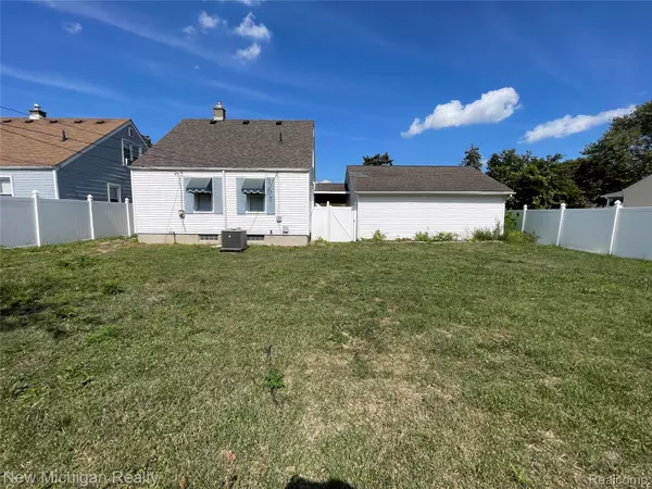 Lincoln Park, MI 48146,661 White AVE