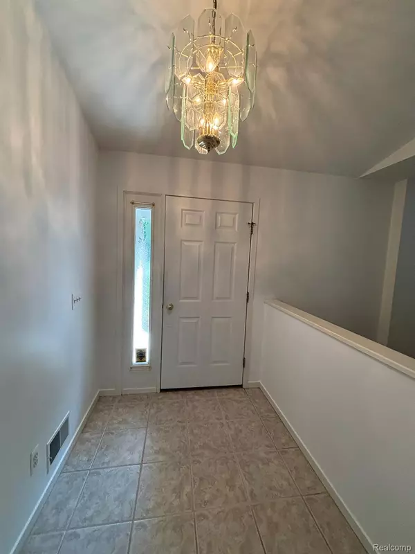 Farmington Hills, MI 48336,31574 Trestain ST