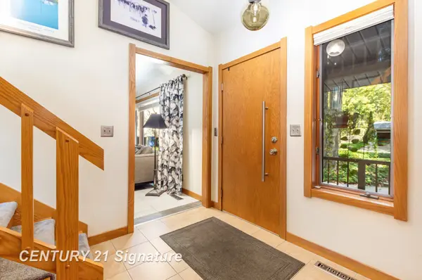 5705 Lantern LN, Midland, MI 48642