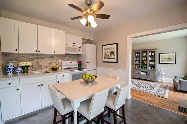 Oshawa, ON L1J 4Y3,174 Gibbons ST